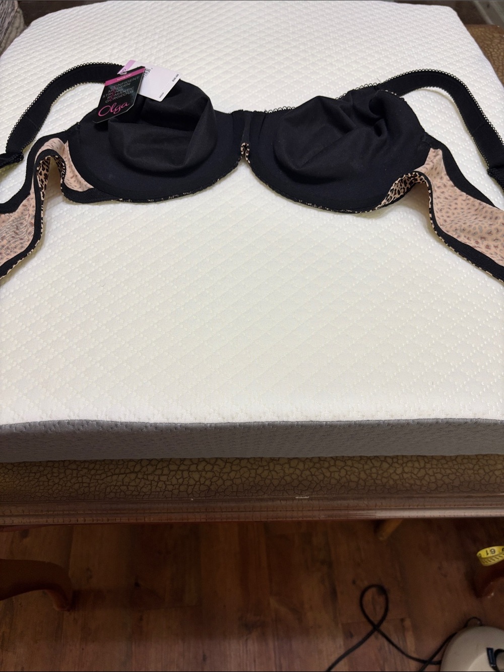 Olga Leopard Print Underwire Bra with Black Lace Trim - Picture 12 of 15